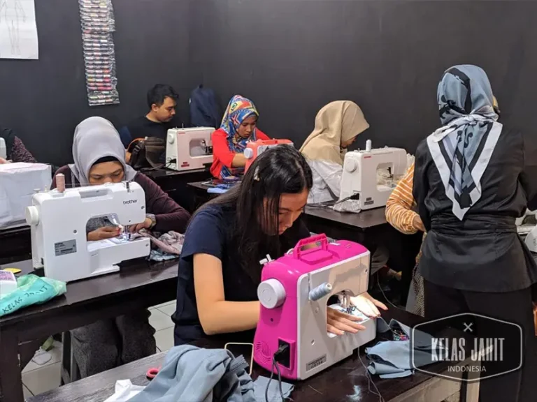 Suasana-Aktiivitas-Kursus-di-Kelas-Jahit-Indonesia-2