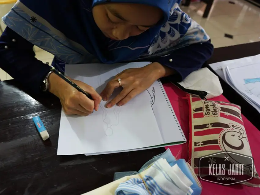 kursus menjahit pemula
belajar menjahit dari nol
kelas menjahit online
belajar menjahit pemula